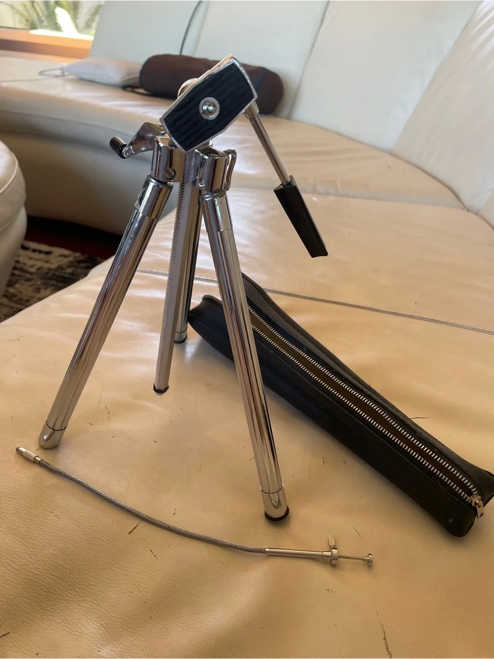📸🎙️Bittco - Compact Chrome Mini Tripod with Case - they don’t make ‘em like this
